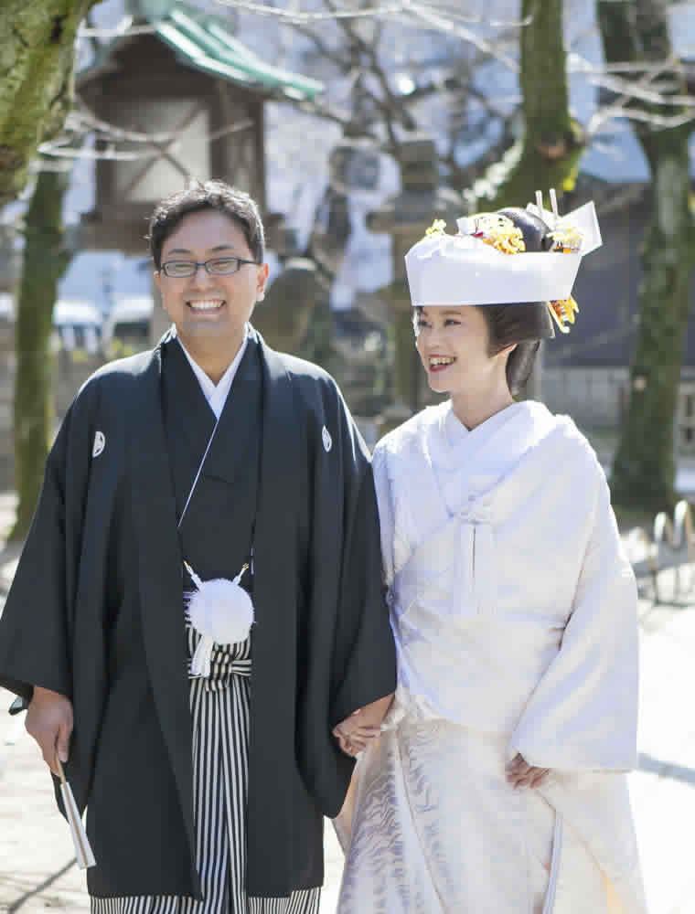 那古野神社の境内で婚礼写真