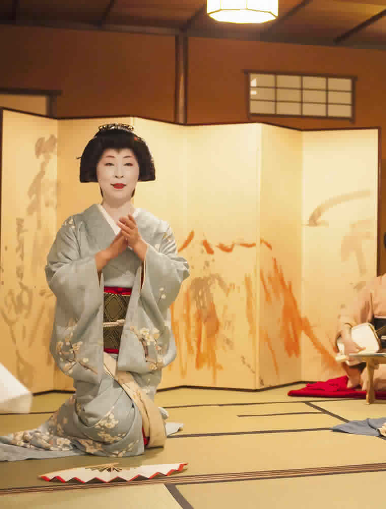 結婚式の演出を締めくくる芸子によるお祝いの言葉