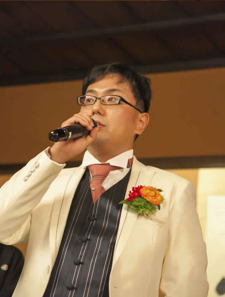 和風結婚式に来て下さったゲストに向け感謝の言葉を述べる新郎