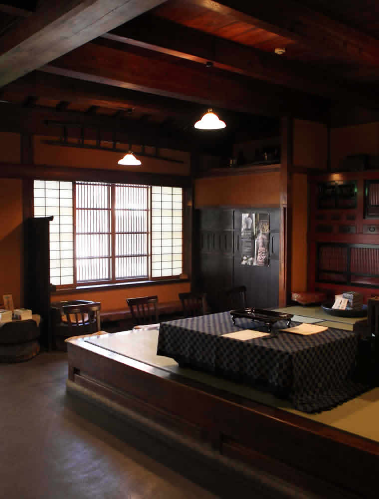 歴史を感じる玄関は結婚式の受け付けにご利用頂けます